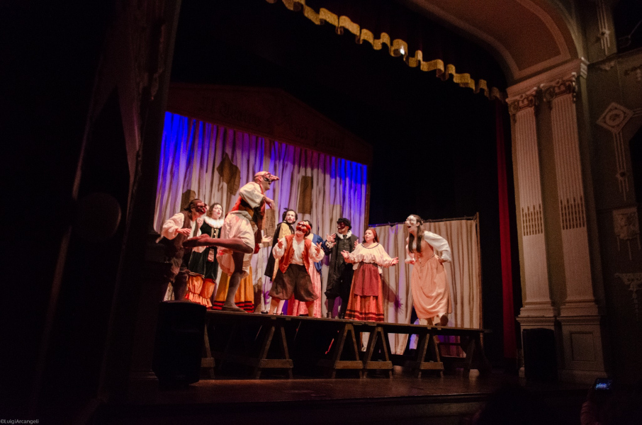 vista del palco dalla platea, lato sinistro, durante la rassegna