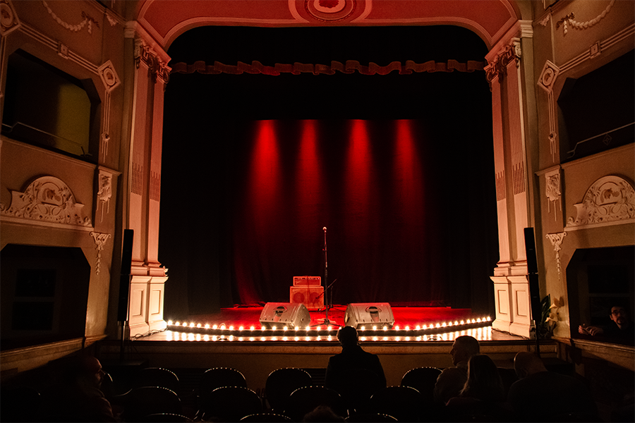 Allestimento del palco per il concerto della Rassegna musicale Mount Echò