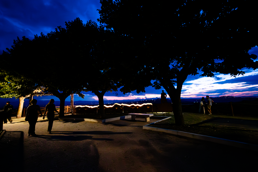 Montecosaro, Belvedere del Cassero, totale dell'installazione al tramonto
