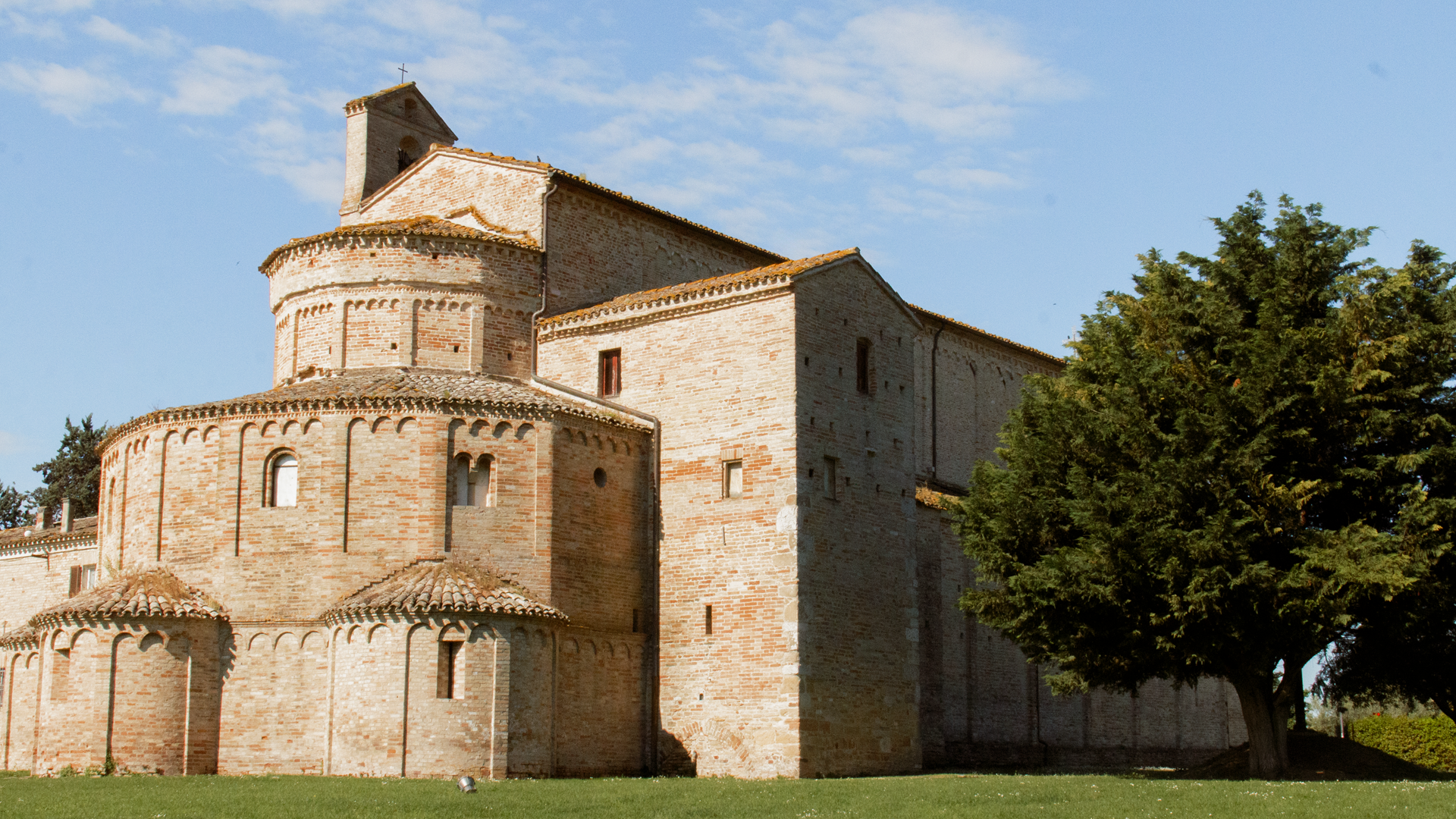 Chiesa di Santa Maria a pié di Chienti o Chiesa dell’Annunziata