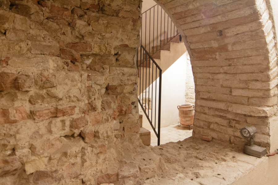 dettaglio con scorcio sulle scale d'ingresso