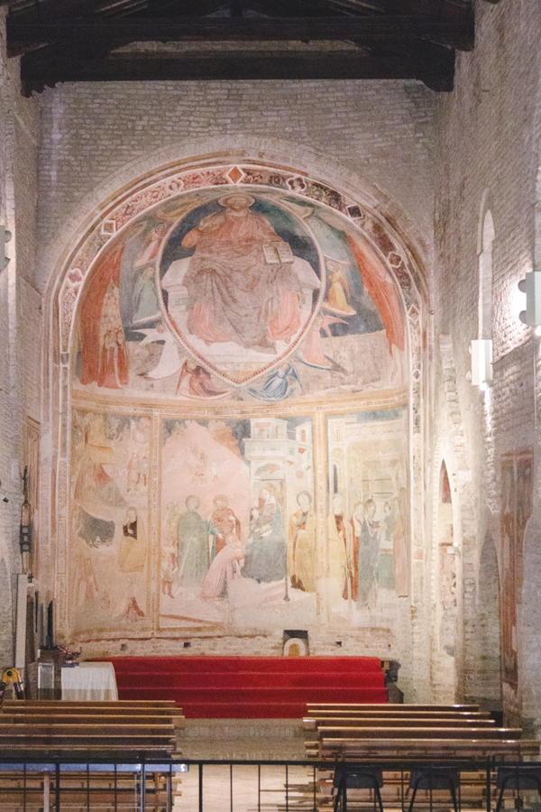 Montecosaro Scalo, Chiesa dell'Annunziata, particolare degli affreschi al secondo piano