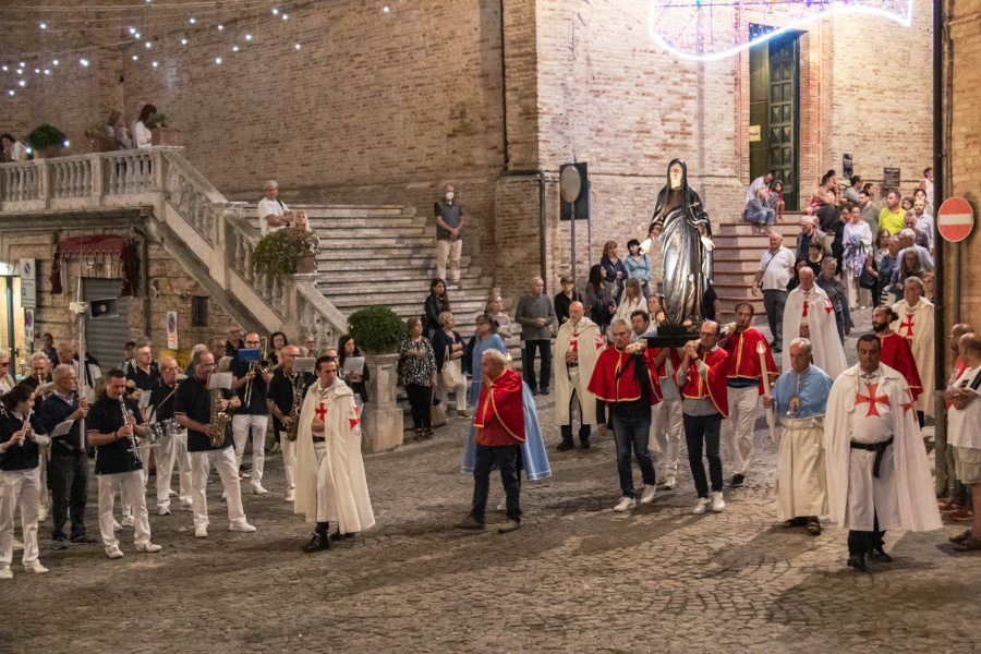 Montecosaro, Collegiata di San Lorenzo Martire, processione di Maria SS.ma Addolorata