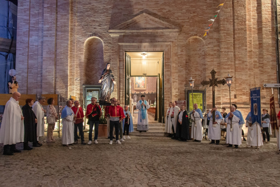 Montecosaro, Collegiata di San Lorenzo Martire, processione di Maria SS.ma Addolorata