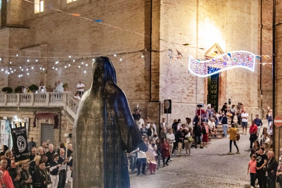Montecosaro, Collegiata di San Lorenzo Martire, processione di Maria SS.ma Addolorata