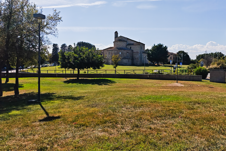 vista dalla collina centrale del parco. Parte opposta dell'area attrezzata per bambini