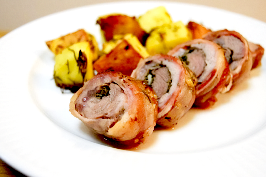 roll di coniglio con erbe aromatiche e patate a rosto